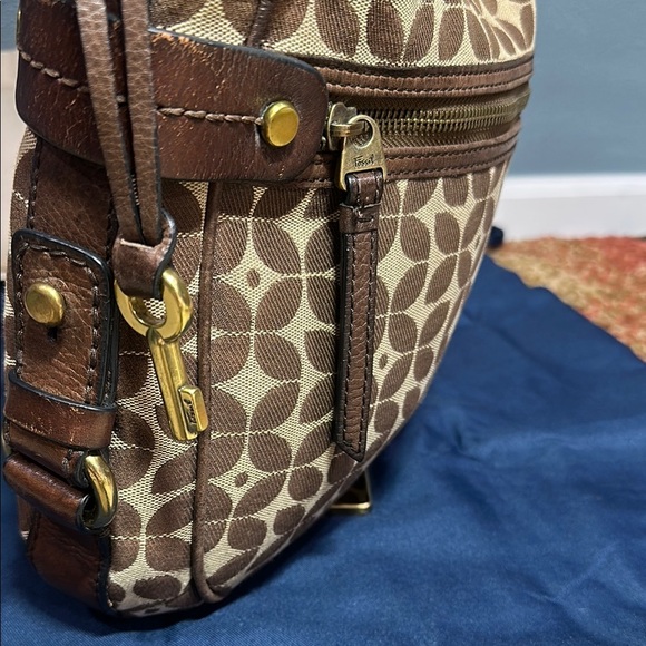 Fossil Leather Brown & Tan Crossbody Bag with Timeless Design EUC - Picture 3 of 16